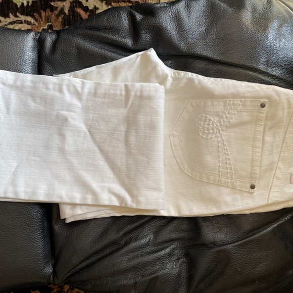 NWT OLSEN EUROPE WHITE CROPPED DENIM PANTS SIZE 4 - Picture 4 of 6